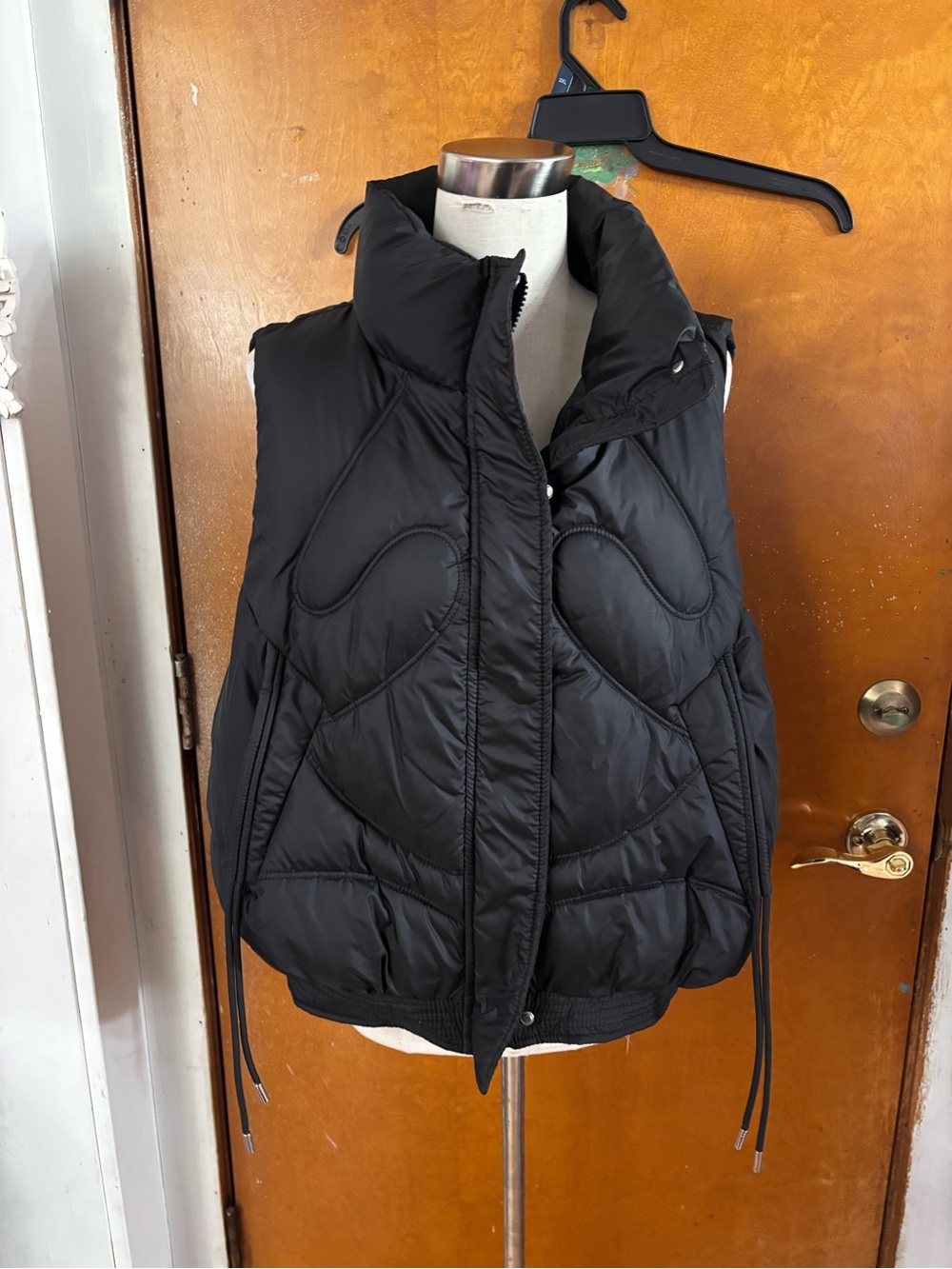 Black quilted puffer vest size large.